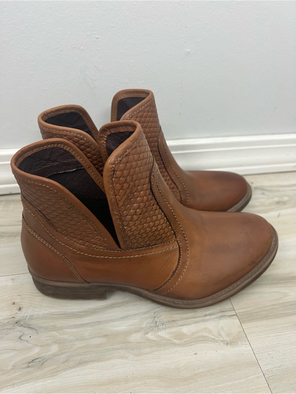 ROAN Gossip Leather Ankle Boots